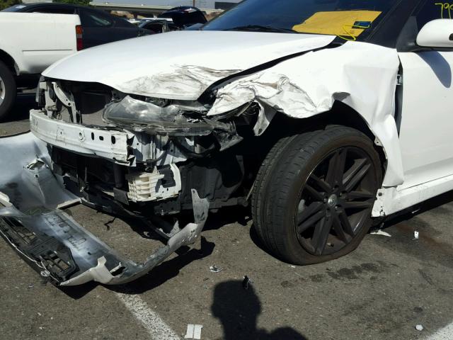 JTKJF5C76C3044878 - 2012 TOYOTA SCION TC 白色 照片 9
