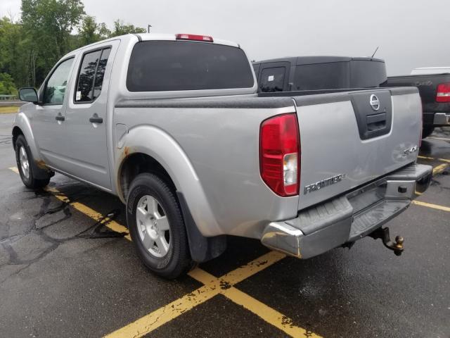 1N6AD07W28C402483 - 2008 NISSAN FRONTIER C SILVER photo 3