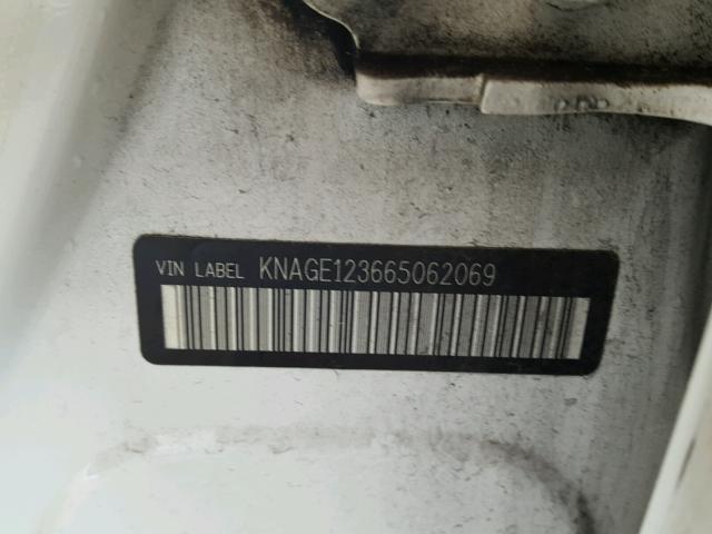 KNAGE123665062069 - 2006 KIA OPTIMA LX WHITE photo 10