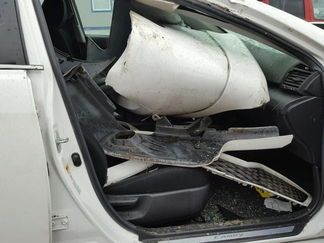 4T1BF3EK2BU773451 - 2011 TOYOTA CAMRY BASE WHITE photo 5