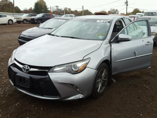 4T1BF1FK7GU142608 - 2016 TOYOTA CAMRY LE ვერცხლისფერი ფოტო 2