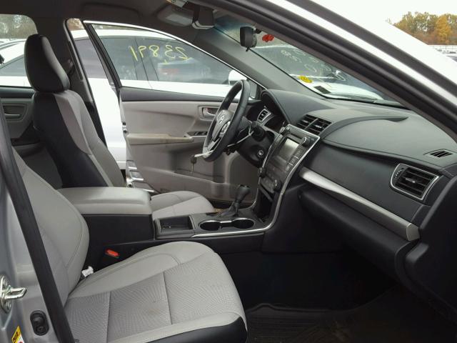 4T1BF1FK7GU142608 - 2016 TOYOTA CAMRY LE ვერცხლისფერი ფოტო 5