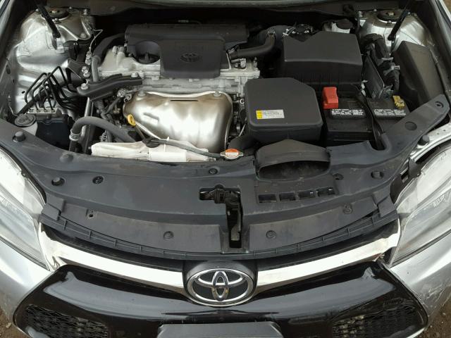 4T1BF1FK7GU142608 - 2016 TOYOTA CAMRY LE ვერცხლისფერი ფოტო 7