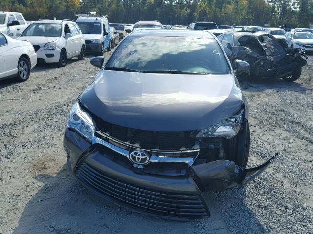 4T1BF1FK3GU550622 - 2016 TOYOTA CAMRY LE GRAY photo 9