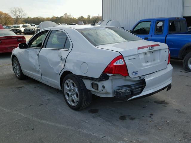 3FAHP0HA3BR256525 - 2011 FORD FUSION SE WHITE photo 3