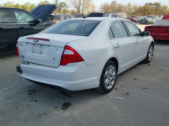 3FAHP0HA3BR256525 - 2011 FORD FUSION SE WHITE photo 4