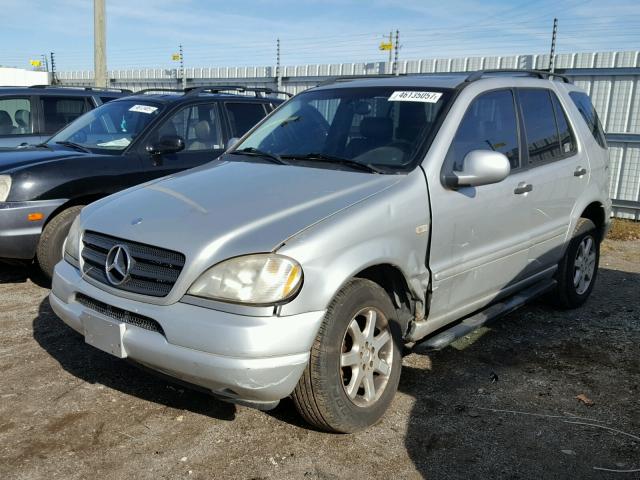 4JGAB72E5XA083036 - 1999 MERCEDES-BENZ ML 430 银色 照片 2