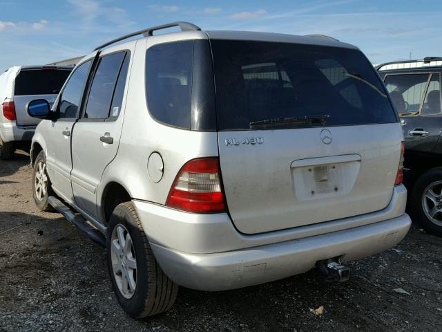 4JGAB72E5XA083036 - 1999 MERCEDES-BENZ ML 430 SILVER photo 3