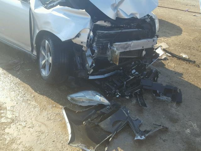 1G1ZC5EUXBF121957 - 2011 CHEVROLET MALIBU 1LT SILVER photo 9