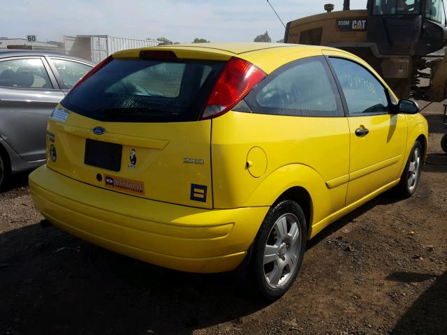 3FAFP31N65R127950 - 2005 FORD FOCUS ZX3 YELLOW photo 4