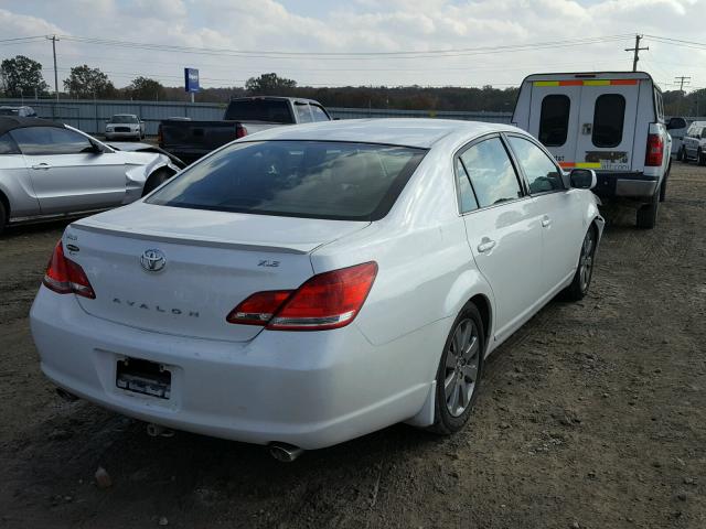 4T1BK36B86U072624 - 2006 TOYOTA AVALON XL WHITE photo 4