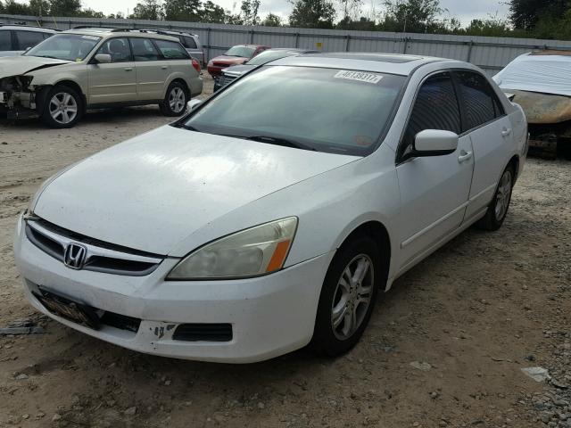 1HGCM56827A019957 - 2007 HONDA ACCORD EX WHITE photo 2