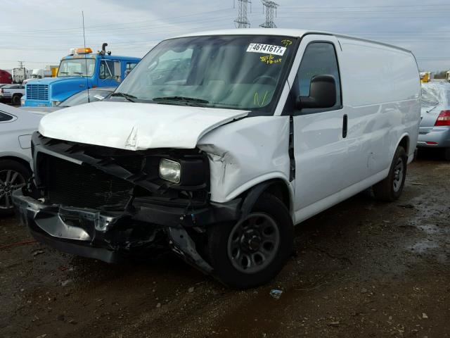 1GTS7AFXXD1148431 - 2013 GMC SAVANA G15 WHITE photo 2