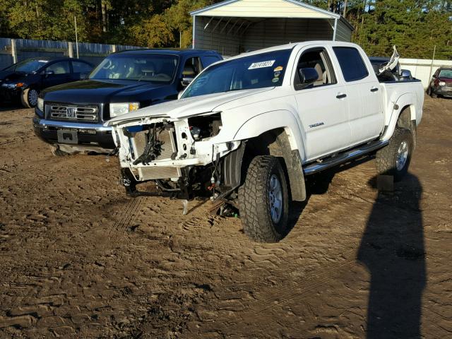 3TMLU4EN0EM143967 - 2014 TOYOTA TACOMA DOU WHITE photo 2