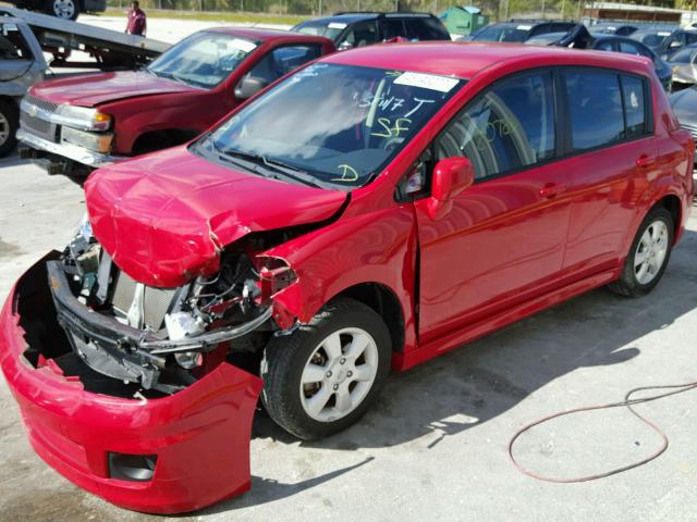 3N1BC1CP7AL440514 - 2010 NISSAN VERSA RED photo 2