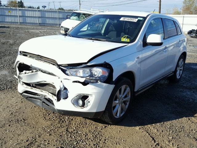 4A4AP3AU1EE028766 - 2014 MITSUBISHI OUTLANDER WHITE photo 2