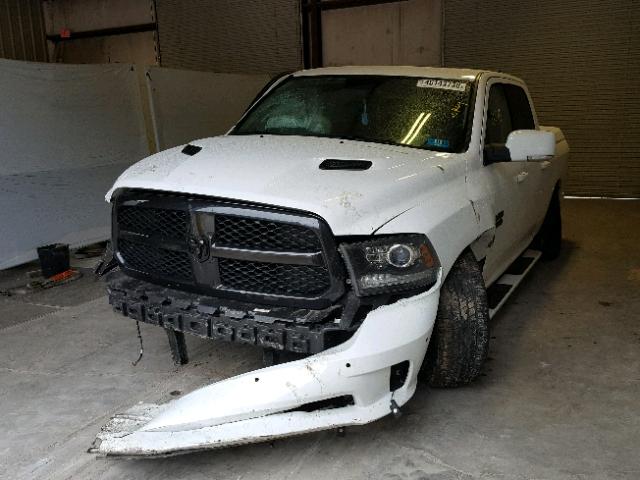 1C6RR7MTXJS161933 - 2018 RAM 1500 SPORT WHITE photo 2