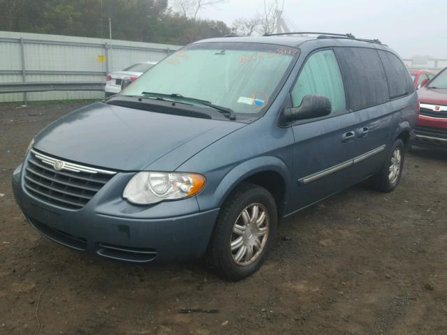 2A4GP54L26R650565 - 2006 CHRYSLER TOWN & COU GREEN photo 2