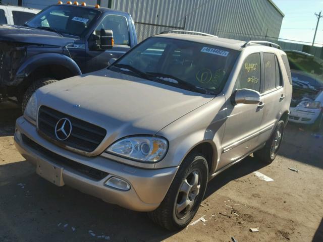 4JGAB54E92A292385 - 2002 MERCEDES-BENZ ML BEIGE photo 2