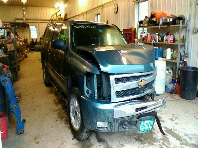 3GCPKSE33BG243128 - 2011 CHEVROLET SILVERADO BLUE photo 1