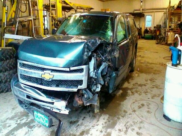 3GCPKSE33BG243128 - 2011 CHEVROLET SILVERADO BLUE photo 2