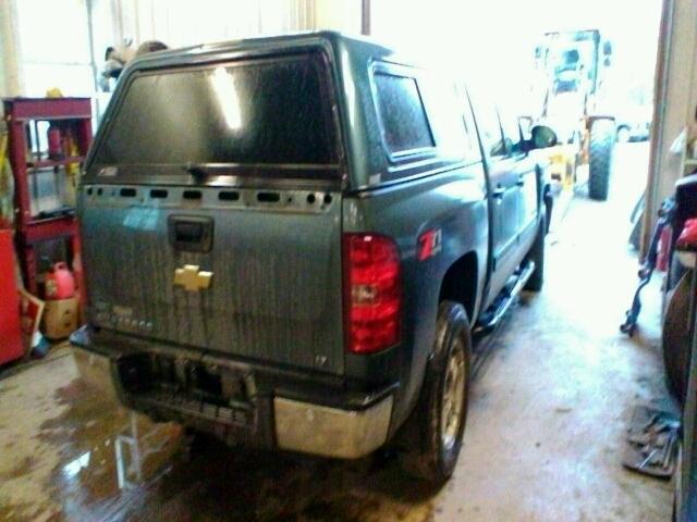 3GCPKSE33BG243128 - 2011 CHEVROLET SILVERADO BLUE photo 4