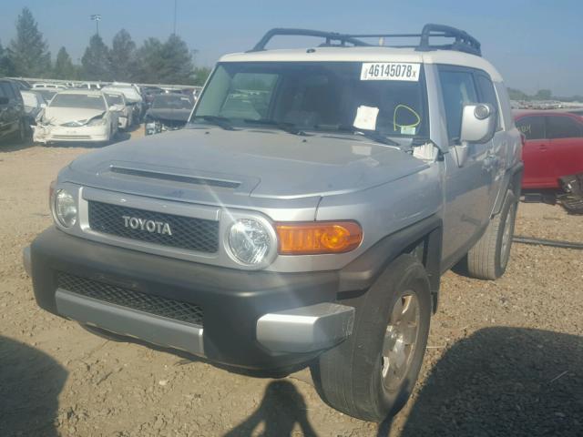 JTEBU11F270017779 - 2007 TOYOTA FJ CRUISER SILVER photo 2