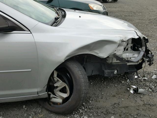 1G1ZB5E11BF175463 - 2011 CHEVROLET MALIBU LS فضي صورة 9