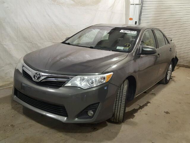 4T4BF1FKXCR182195 - 2012 TOYOTA CAMRY BASE GRAY photo 2