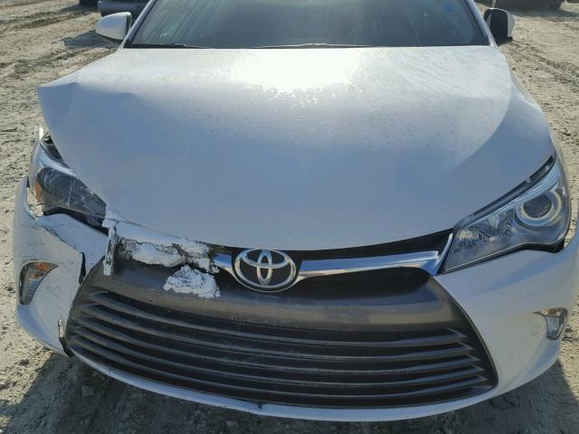 4T1BF1FK5HU649962 - 2017 TOYOTA CAMRY LE WHITE photo 7