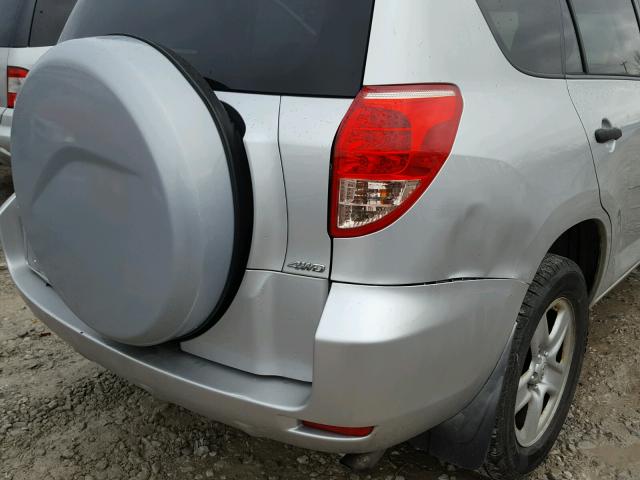 JTMBD33V276027701 - 2007 TOYOTA RAV4 SILVER photo 9