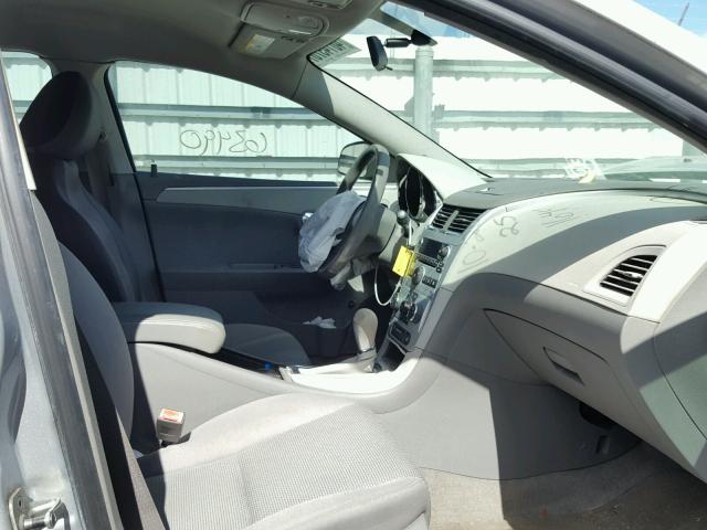 1G1ZA5E00A4151644 - 2010 CHEVROLET MALIBU ვერცხლისფერი ფოტო 5