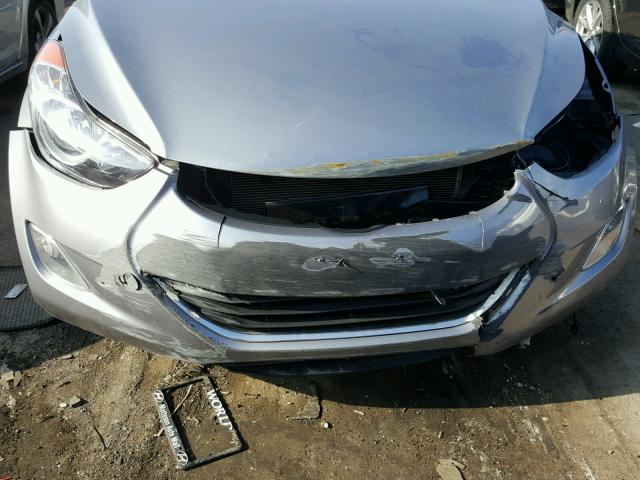 KMHDH4AE8DU715341 - 2013 HYUNDAI ELANTRA GL GRAY photo 9