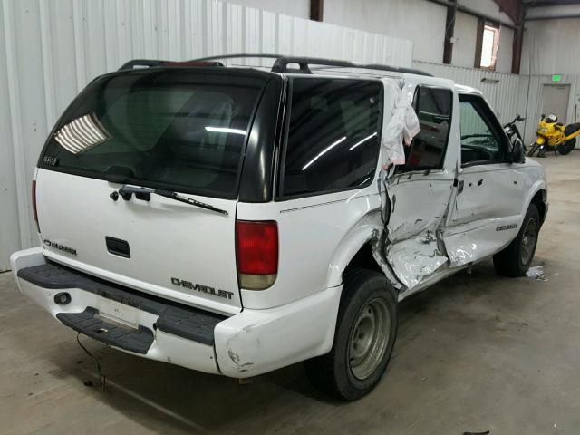 1GNCS13W6W2285904 - 1998 CHEVROLET BLAZER WHITE photo 4