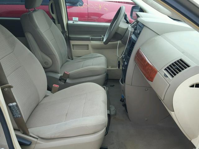 2A8HR44H28R708339 - 2008 CHRYSLER TOWN & COU GOLD photo 5