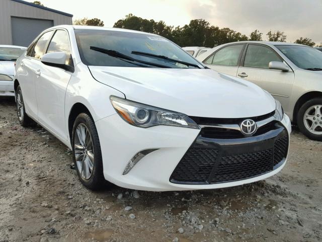 4T1BF1FKXFU096447 - 2015 TOYOTA CAMRY LE WHITE photo 1