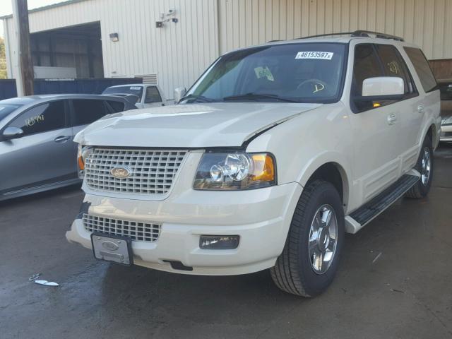 1FMFU19516LA30971 - 2006 FORD EXPEDITION WHITE photo 2