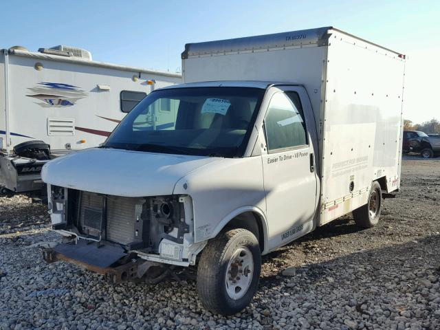 1GDGG31V431903641 - 2003 GMC SAVANA WHITE photo 2