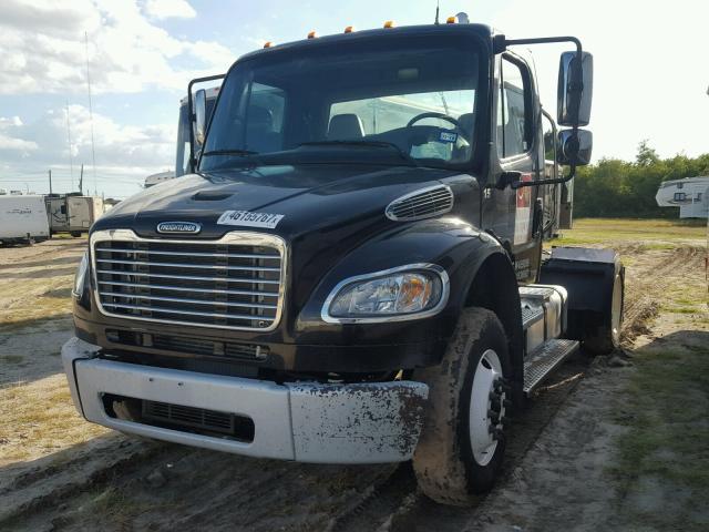 1FUBCXBS1ADAS4451 - 2010 FREIGHTLINER M2 106 MED BLACK photo 2