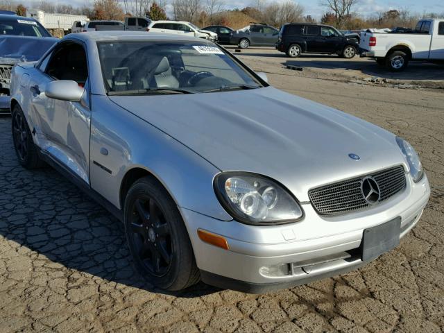 WDBKK47F9WF049741 - 1998 MERCEDES-BENZ SLK SILVER photo 1