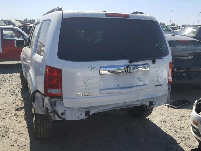 5FNYF3H94BB017846 - 2011 HONDA PILOT TOUR WHITE photo 3