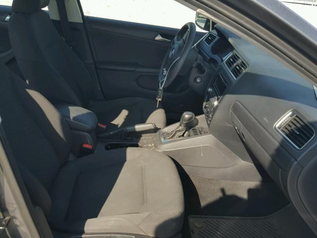 3VW2K7AJ9DM444478 - 2013 VOLKSWAGEN JETTA BASE GRAY photo 5