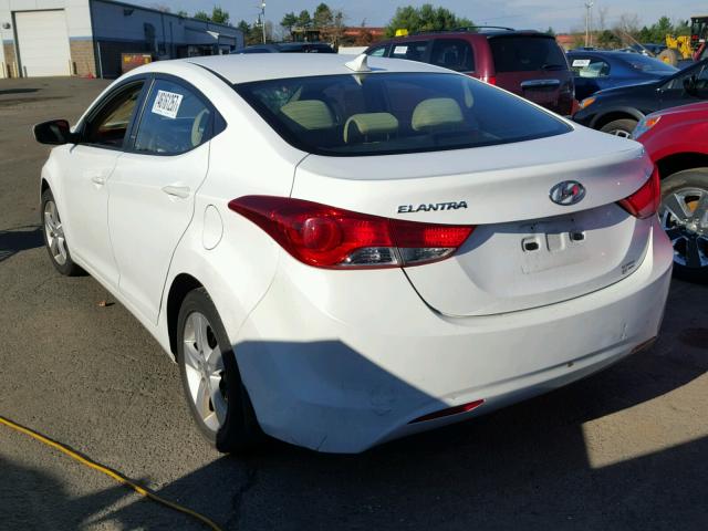 5NPDH4AE4DH158815 - 2013 HYUNDAI ELANTRA GL WHITE photo 3