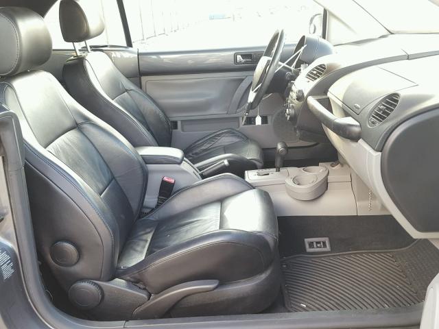 3VWCD31Y05M316569 - 2005 VOLKSWAGEN NEW BEETLE 灰色 照片 5