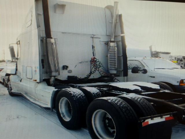 1FUJBBAV05LN45215 - 2005 FREIGHTLINER CONVENTION WHITE photo 3