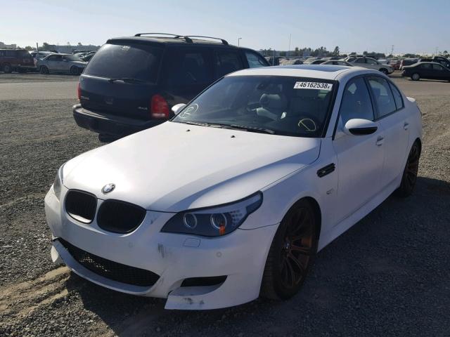 WBSNB93556B584090 - 2006 BMW M5 WHITE photo 2