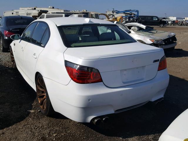 WBSNB93556B584090 - 2006 BMW M5 WHITE photo 3