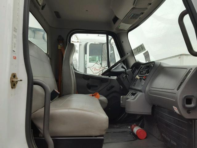 1FVACWDT08HZ51948 - 2008 FREIGHTLINER M2 106 MED WHITE photo 5