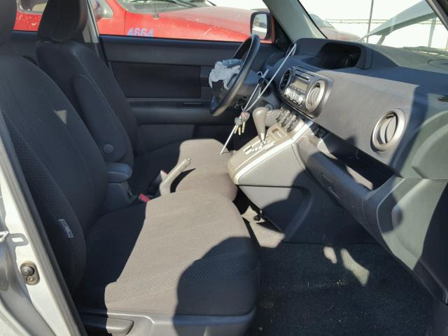 JTLKE50E091090930 - 2009 TOYOTA SCION XB Plata foto 5