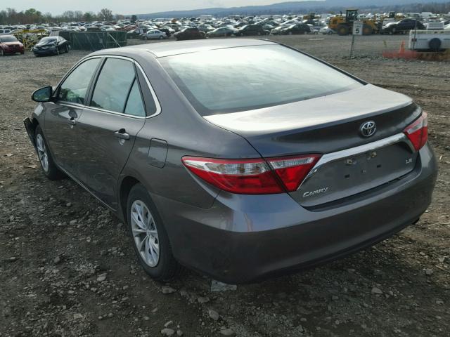 4T1BF1FK7GU125856 - 2016 TOYOTA CAMRY LE GRAY photo 3